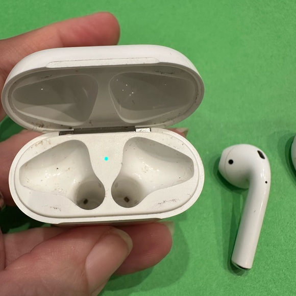 Apple AirPods 2nd generation - Picture 4 of 8